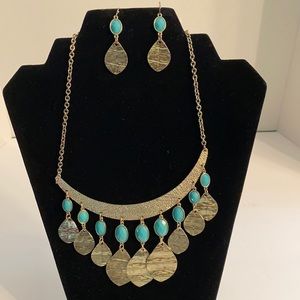 Fashion Jewelry Davinci Necklace and Earrings  NWT